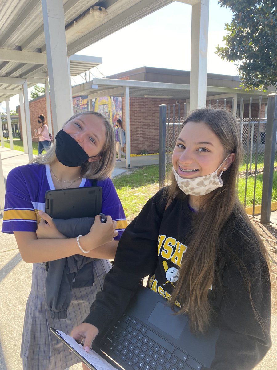 All SMILES because WE are finally dual enrolled! Let the College Courses begin 💜💛💜💛