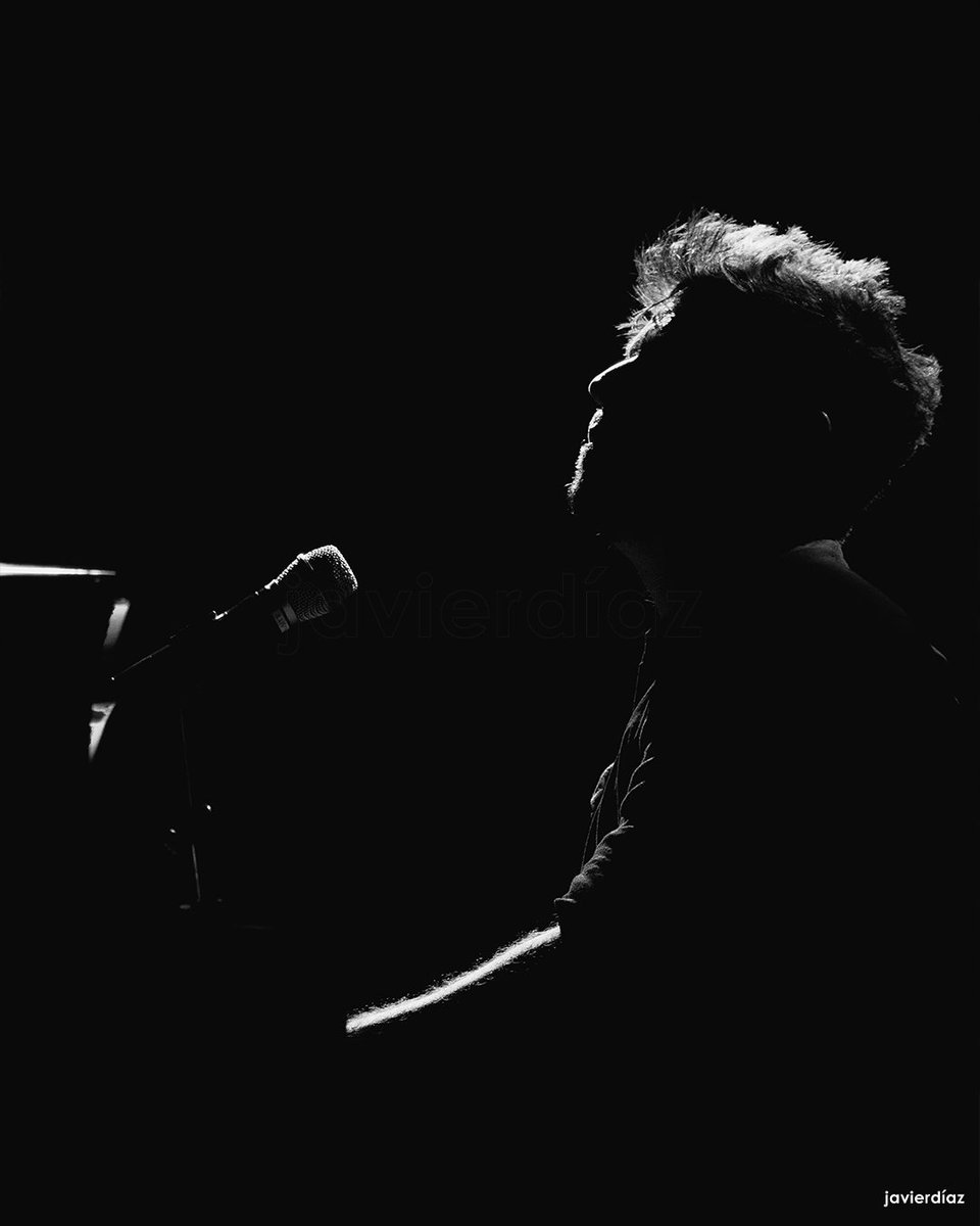 javierdiaz_foto's tweet photo. #GALERÍA 1/2 - Concierto de @PabloLopezMusic en Motril. https://t.co/RSLrEaff6D