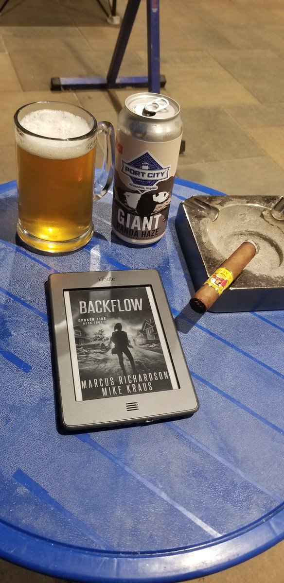 DrewT725's tweet photo. #OnTheBlueTable this evening with; @LaGloriaCubana Classic Wavelle, @PortCityBrew Giant Panda Haze Pale Ale, and Backflow - Broken Tide Book Four by @Marcus_writes and Mike Kraus. https://t.co/CEU9rmHpPh