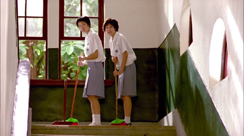 어제 오래 벼르던 영화 <남색대문>을 언론시사회에서 봤고, 아 이 영화 좋다. 계륜미 배우 친구역 때문에 중반까지 너무 괴로웠는데(이런 친구...