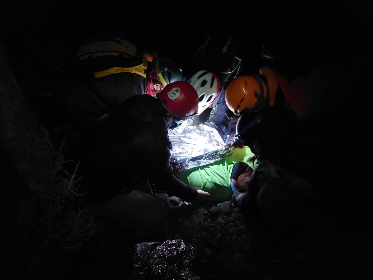 No hay suerte en esto, hay dedicación, foco, entrenamiento y técnica.

Noche de viernes, estilo #WildernessPatagonia

Nuestro personal entrenando con la <a href="/AAETAV/">AAETAV</a>

#SomosAAETAV #WFR #AAETAV #Patagonia  #FormaciónProfesional #TurismoDeNaturaleza #HechosNoPalabras