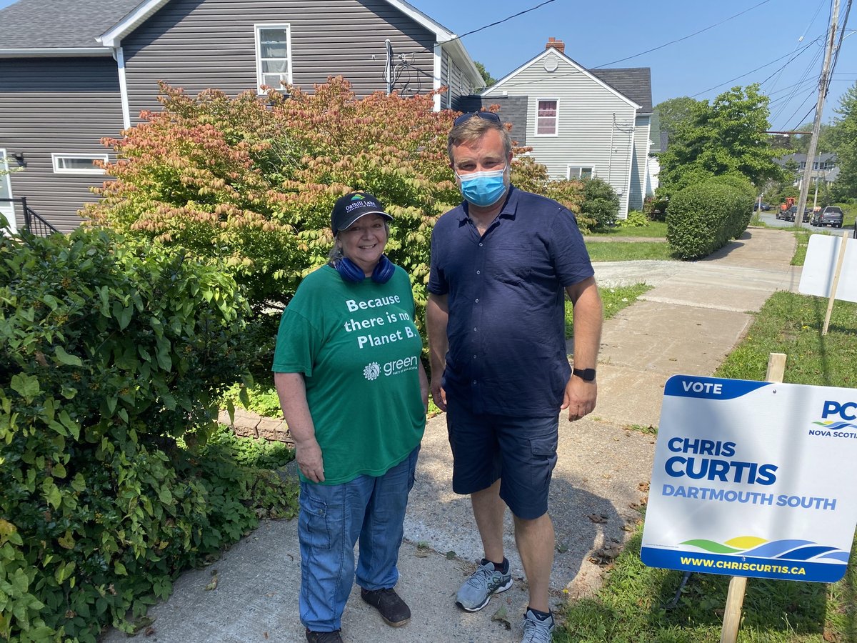 Thank you, June Trenholm, for your support.

June is a former Green Party Candidate who was pleased with the PC Environmental platform, and I enjoyed talking renewable energy with June today and her husband on our canvas of their community.

#NSVotes #ChrisCurtis #DartmouthSouth