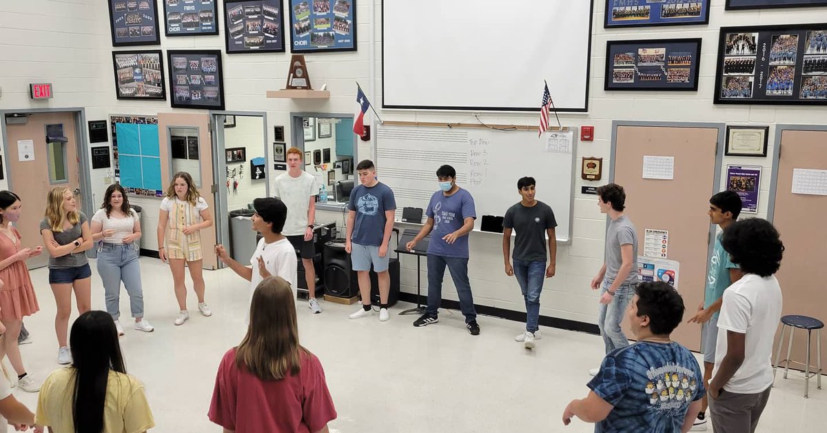 FloMoChoir's tweet photo. Y'all. Our kids are all kinds of AWESOME!!! Back from summer & hitting the ground running with Jaguar Chorale, Chamber Singers &, Blue Print rehearsals this week. #backandready #singing #connecting #onfireforchoir #flomochoirforever @FlowerMoundHS @FMHS9 https://t.co/gVJbmU7rqs