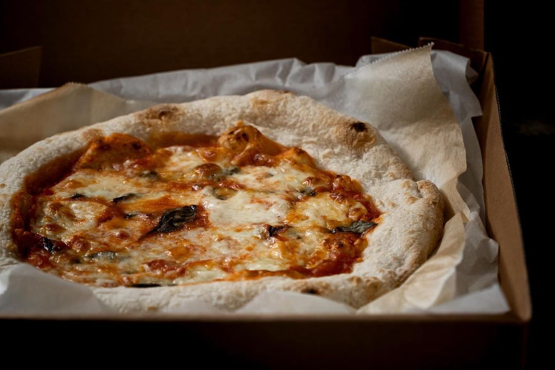 GaslandChef's tweet photo. Delicious pizza 

Video @ debfrc

👉https://t.co/csmxtC1Fyw

#zucchine #pizzas #biga #diversamentebiga #canotto #cornicione #pizzacanotto #diversamentenapoletana #pizzacontemporanea #panetto #pizza #speck #basilico #pizzagourmet #foodporn #foodism #pizzaporn https://t.co/z6YjF29CHi