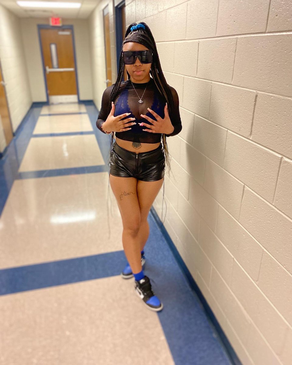 ItsRaeeeee's tweet image. eat up im serving🖤 #noredlightzaamu