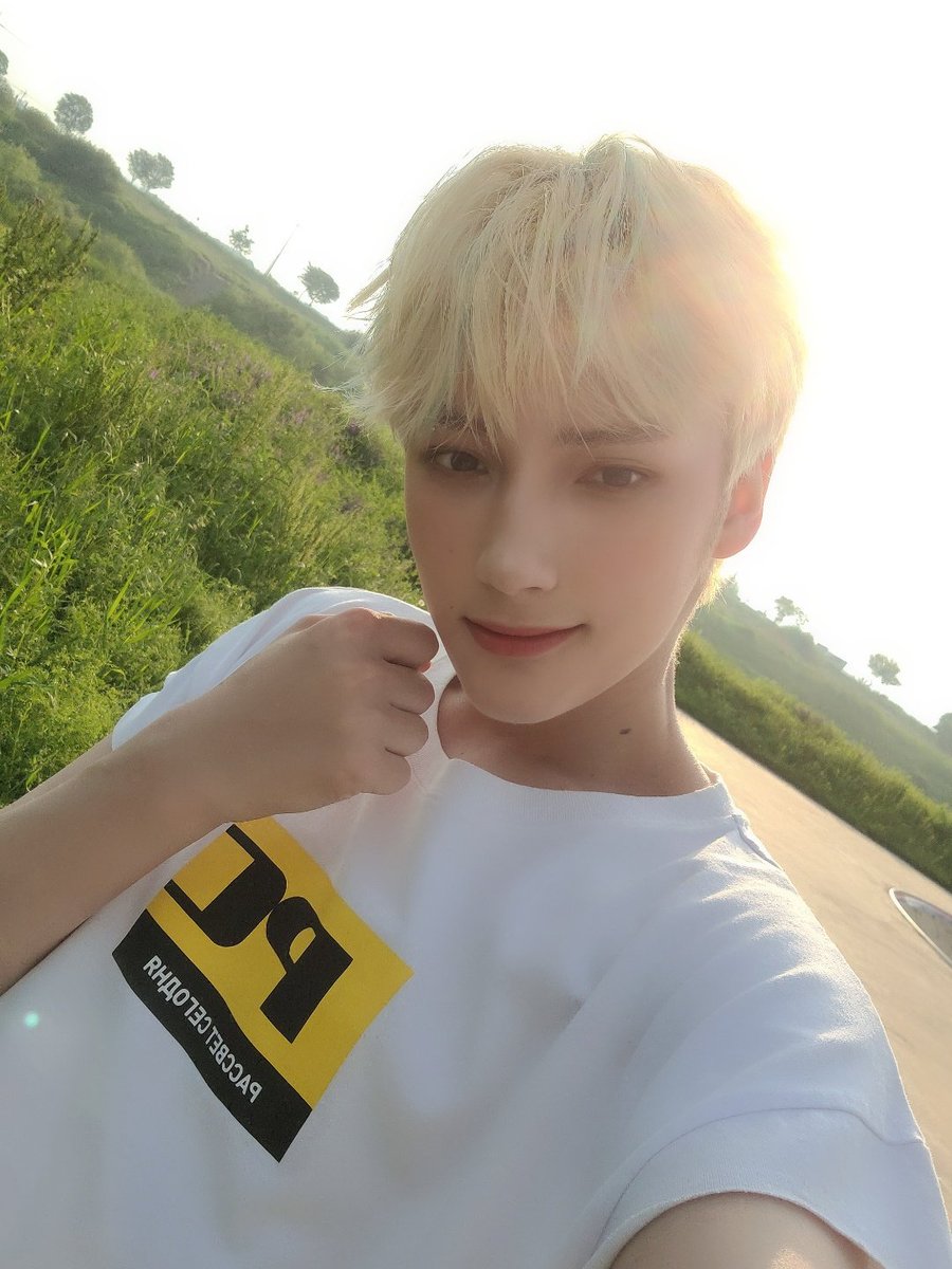 agustd_night_'s tweet photo. ⌗ Feliz cumpleaños cielo,
te amo mucho:(❤️, espero
la pases genial, gracias por 
todo lo que haces, eres una
gran persona 💗, espero sigas cumpliendo tus sueños y ¡espero seas muy feliz!. 💗

Moa te ama mucho. <3
  
@TXT_members @TXT_bighit #TOMORROW_X_TOGETHER https://t.co/88S0GfiIci