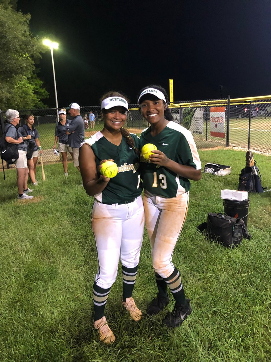 Jaylenhope00's tweet photo. Went 3/4 tonight against park view. Pitched a good game with a great defense and hit another bomb with my girl @Jasmin2022CF . 💣 @OlaMustang @Just_us_Kicks @Coach_T_Bradley @SBCoachSav @UACoachMurphy @svanbrak https://t.co/sNyIiAhvu5