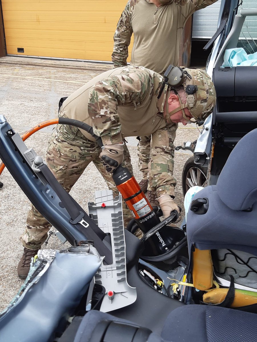 InstituteofSAR's tweet photo. Week 5, the final week of the HADR course with @RoyalMarines AEs, concentrating on Vehicle Stabilization &amp; Extrication Techniques for overseas operations. #humanitarianassistance #disasterrelief #futurecommandoforce #wow @InstituteofSAR #finalexam https://t.co/WMevskfPCF