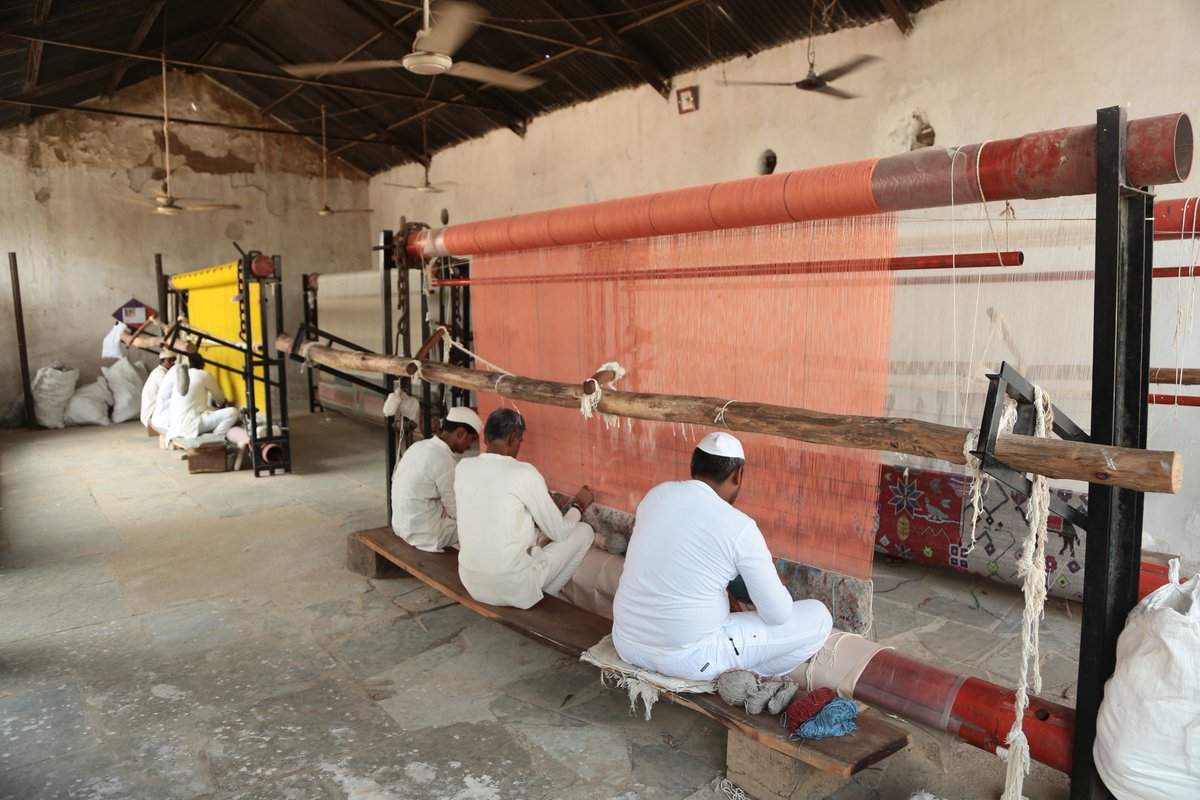 JaipurRugs's tweet photo. Where ideas and imagination are let free, and then given shape to through meticulously hand-weaving.
.
.
.
#FreedomManchaha #Manchaha #HandwovenCarpetsofHope #HandmadeRugs #DesignStories #ArtisticFreedom #IndependenceDay #WeavingHope #ConsciousArt #JaipurRugs https://t.co/I0mIOBSZCY