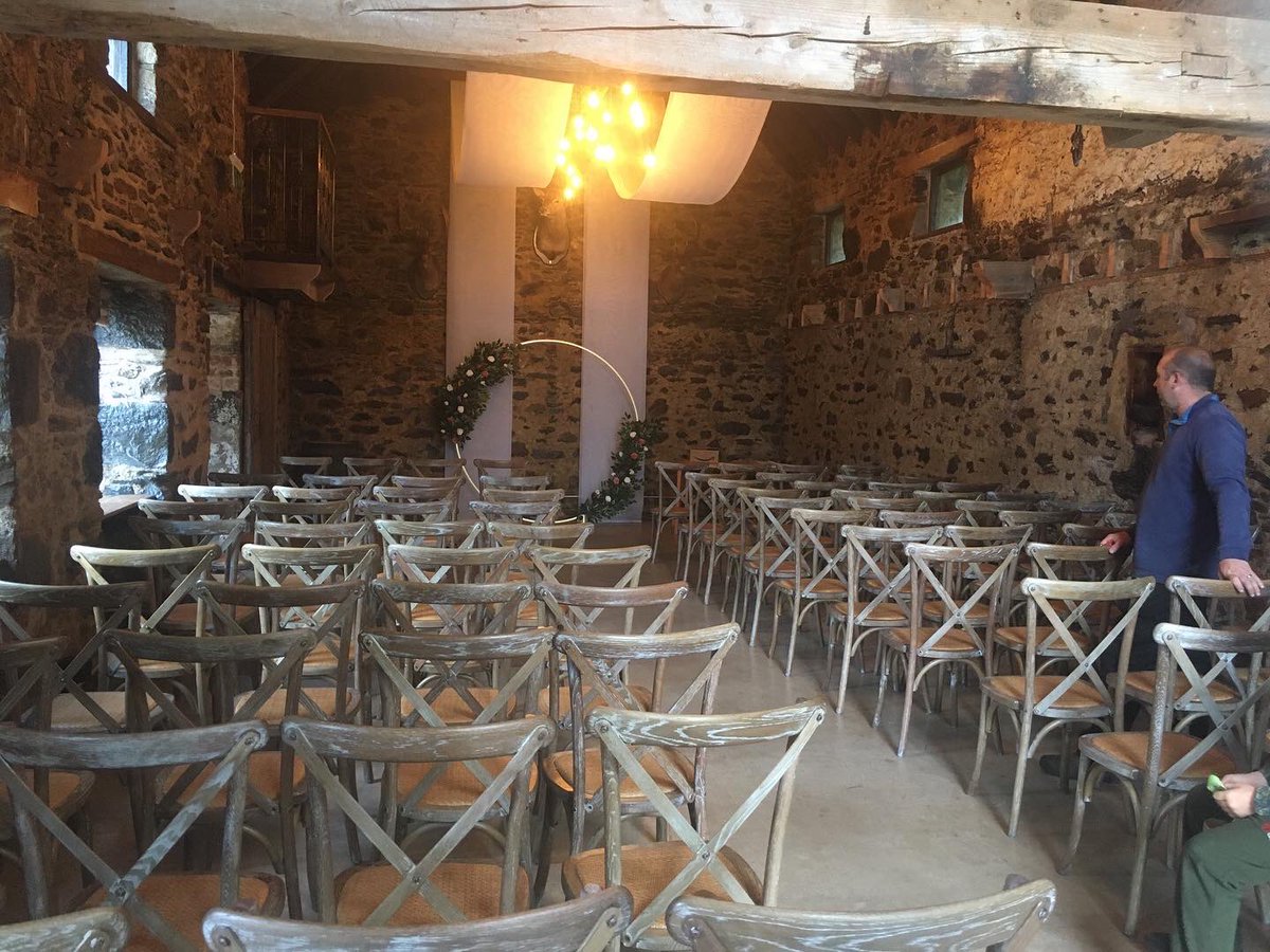 We’re lucky to have some lovely venues to deliver our cider to but they don’t come any better than the utterly spectacular Cardney Steading Events! Best wishes to the happy couple for a fabulous day today.😍 <a href="/LovePerthshire/">Love Perthshire</a> @P_KLeader #supportlocalbusiness #buylocal #supportlocal