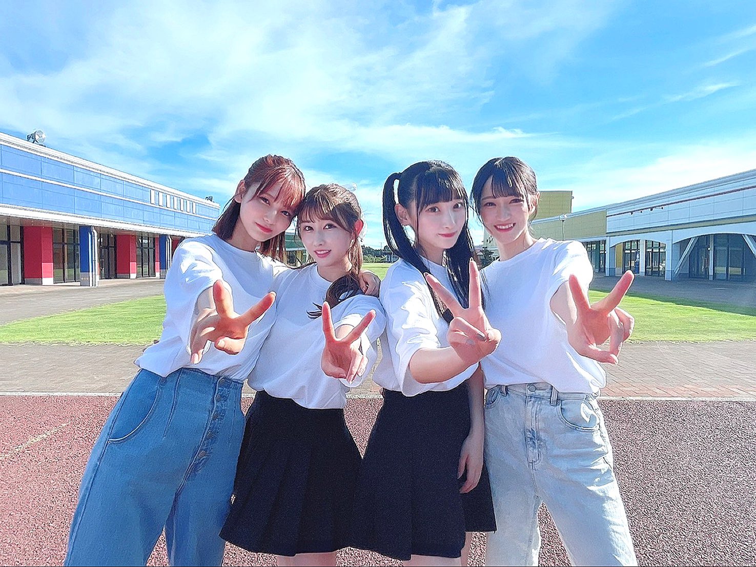 ＝LOVE 野口衣織　海とレモンティー衣装②メンバーサイン入パネル　A賞ガラポン LOVE 野口衣織 海とレモンティー衣装②メンバーサイン入パネル A