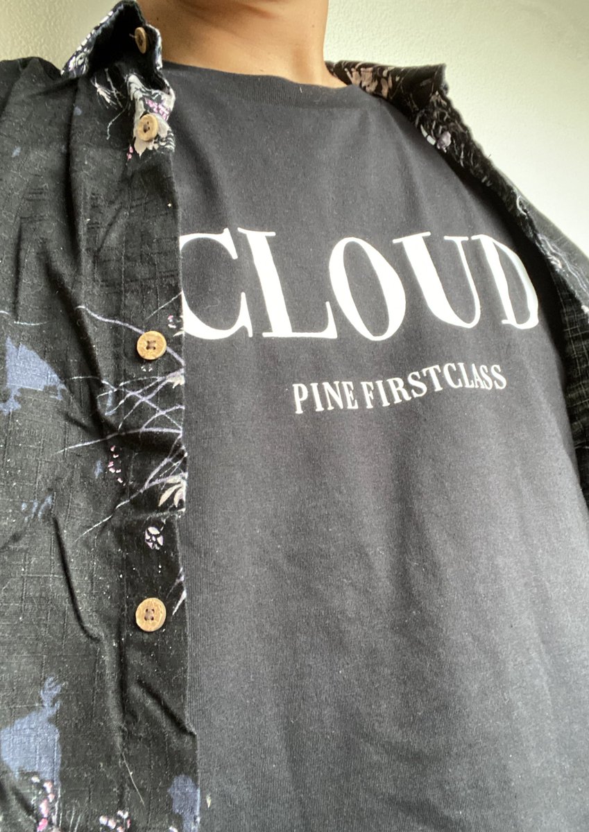 01U02ze's tweet photo. #CLOUDPINE の限定Tシャツが届いたから、今日はこれ着て出かけようかなと
薄手の生地で着心地良好😊これはいいものですね💜 https://t.co/FFYdish5wQ