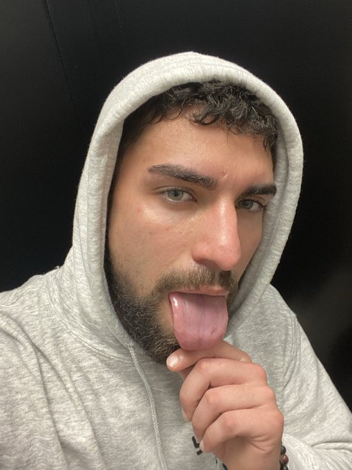 RT if you would suck my sweaty dick 🍆😵 https://t.co/QuA2LR3LFg