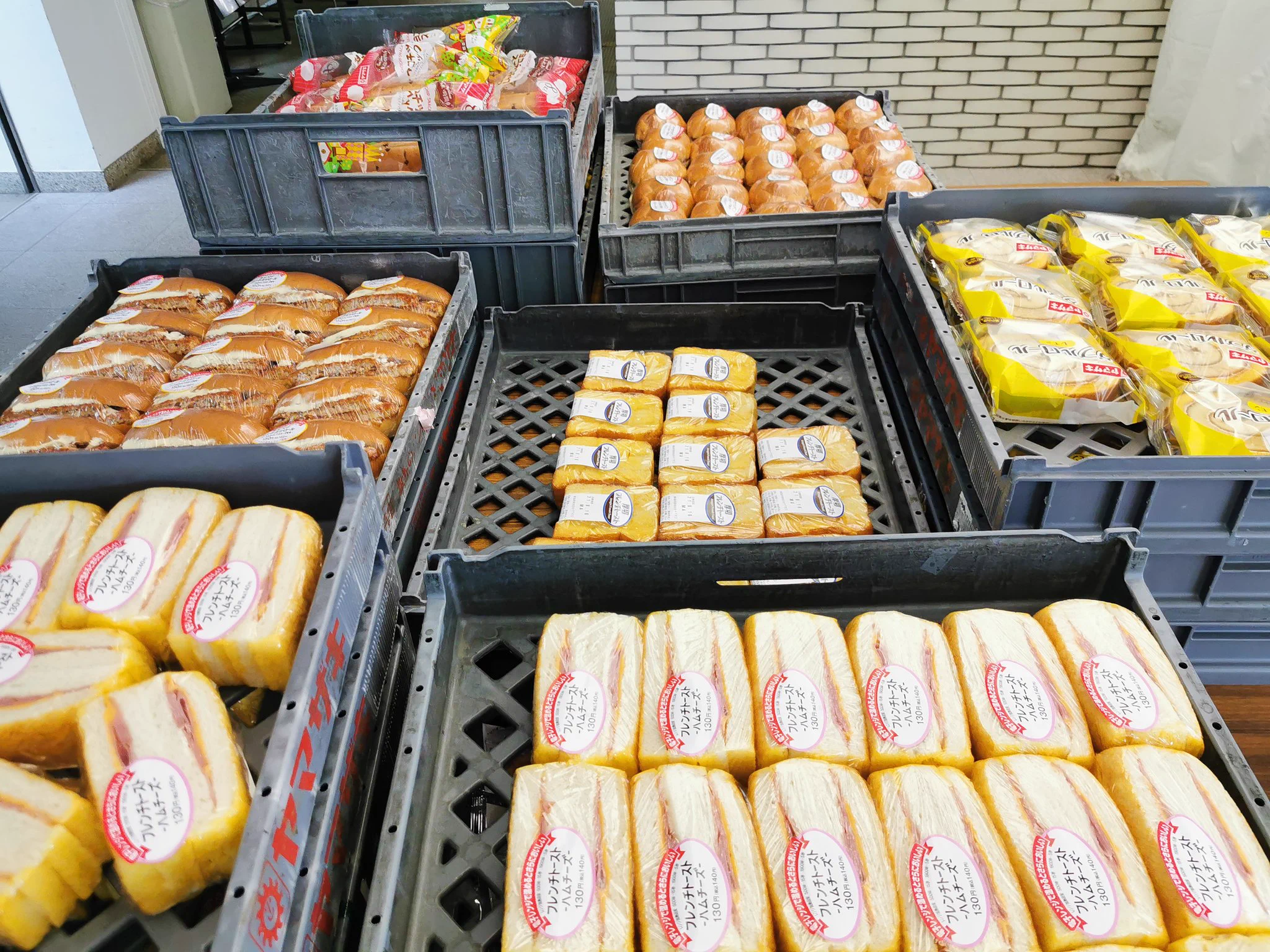 昭和地区の避難所に山崎製パンから物資の差し入れが！量、心遣いが共にすごい！