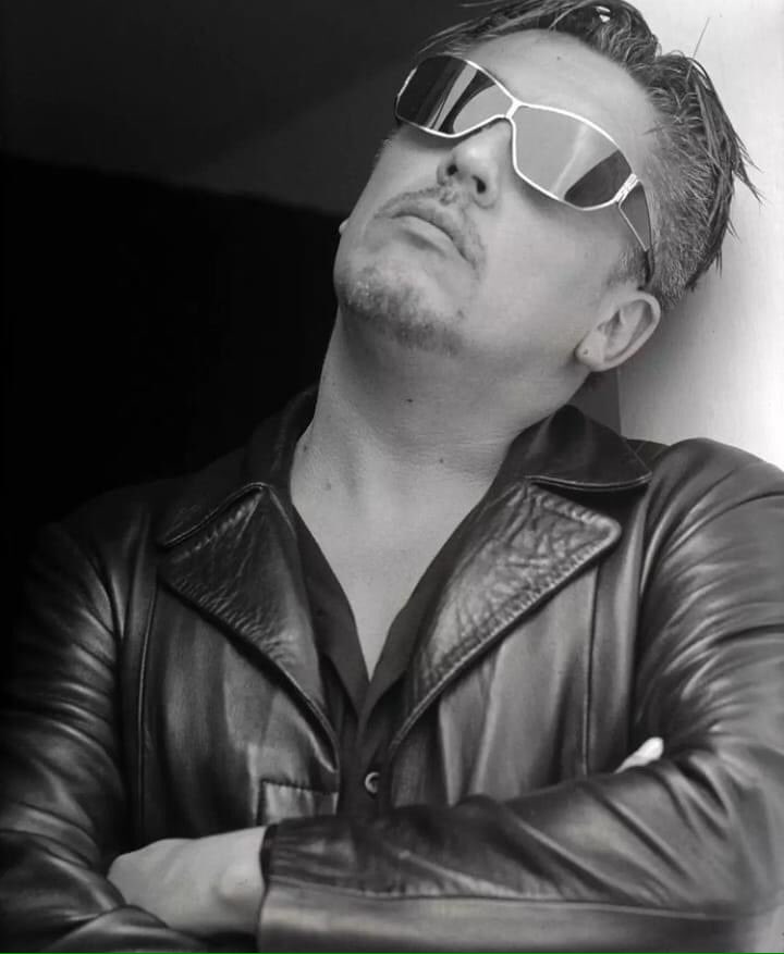 La compartimos una increíble foto de Mauricio Claveria tomada por un grande que los acompañó mucho tiempo en su andar como banda e hizo buenísimas capturas y que nos comparte en sus redes
#Patrickkrako 

#CDCMéxico