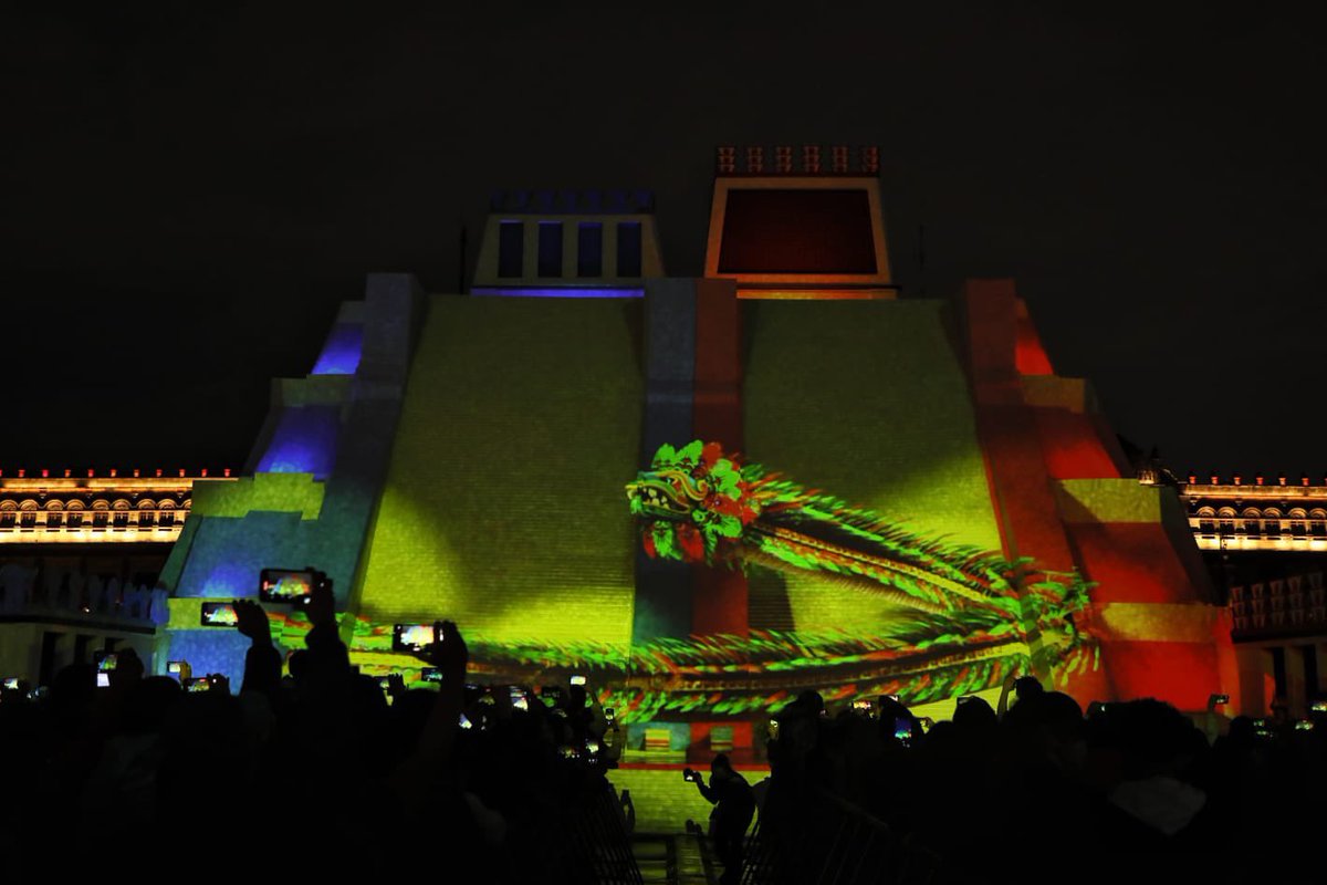 DrNetas's tweet photo. - Hace 500 años, a los aztecas los engañaron con espejitos.
- ¿Y ahora? https://t.co/EOKSI9gqWp