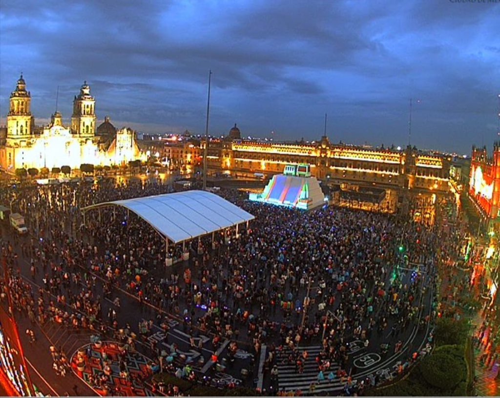 Estamos en la tercera ola SEÑOR <a href="/lopezobrador_/">Andrés Manuel</a>  en el peor pico de la pandemia desde su inicio.

La foto refleja su valemadrismo, crueldad y esquizofrenia.