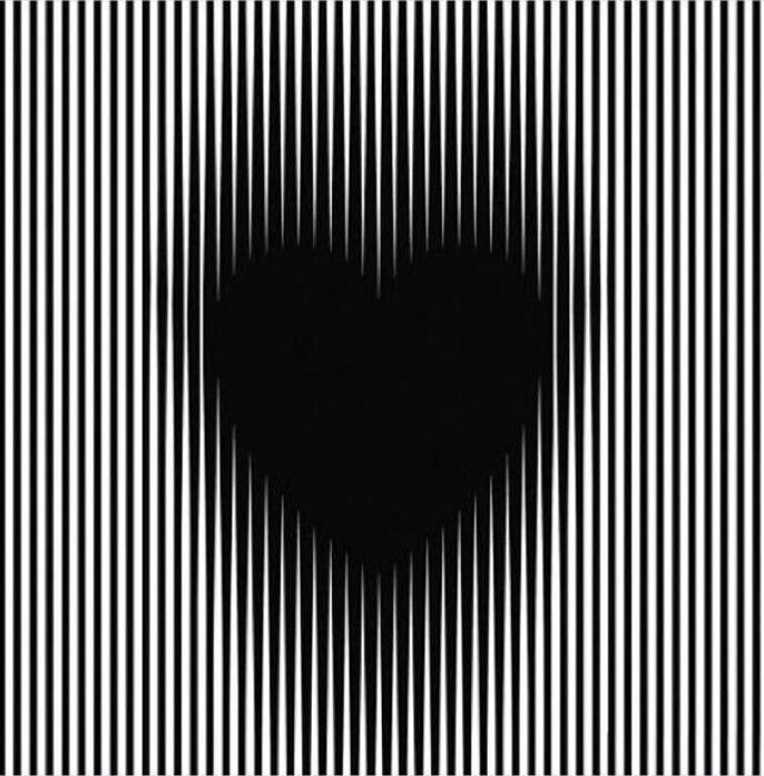 اختبار بصري .. 

اذا نظرت في القلب الموجود
في الصورة وشعرت أنه يكبر فهو دليل ان قلبك يحتاج للحب🖤 
واذا شعرت ان الصورة ثابتة معناتها قلبك ما دق للحب💛

- انا اشوفه يكبر يكبر 😊