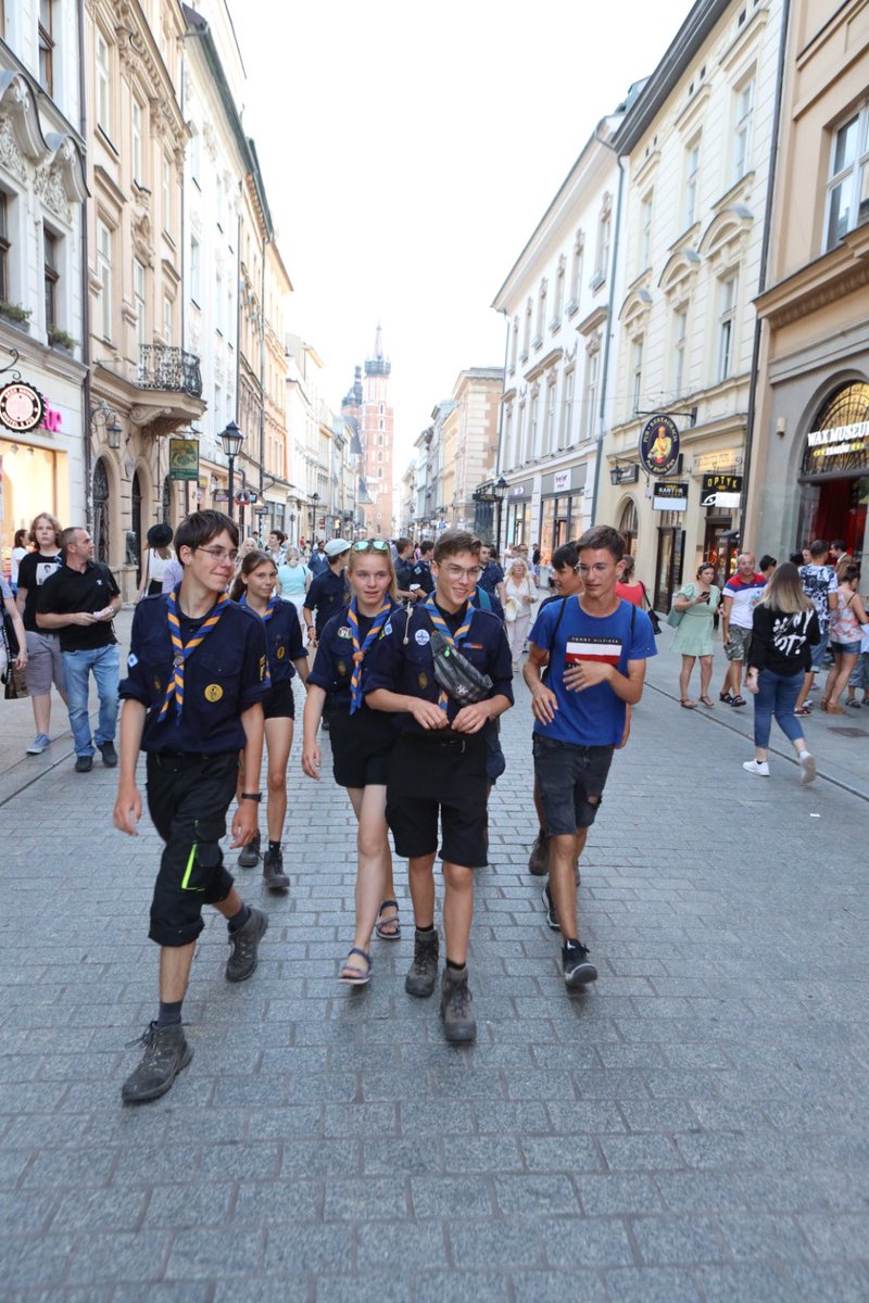 stammhuskies's tweet photo. Am Freitag nach Krakau aufgebrochen. Anstrengende Fahrt in stickigem Bus und Zug. Quartier mitten in der Altstadt bezogen und am Nachmittag und Abend die Stadt erkundet. Spaßige Bekanntschaften mit Krakauern und schmackhaftes Abschlussessen in Tatra-Traditionslokal. Cześć Polska! https://t.co/Izep5w0psI