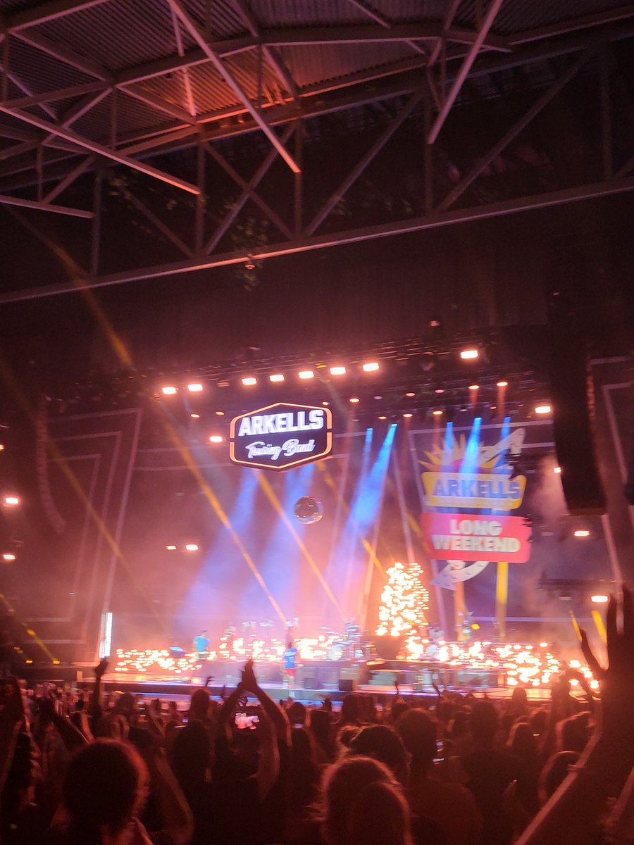 ElisaEsky's tweet image. Words can't describe how happy I am ❤
@arkellsmusic #firstshowback @budweiserstage @LiveNation