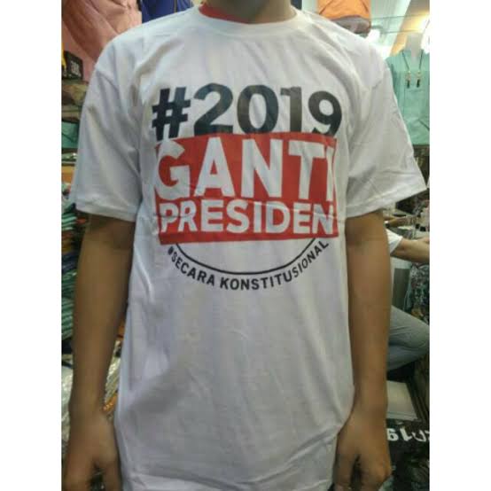 rasa_rasaaaa's tweet photo. 2018 takut sama kaos
2021 takut sama mural
The power of partai binatang

#Jokowi404NotFound https://t.co/jjnL1MxQSw