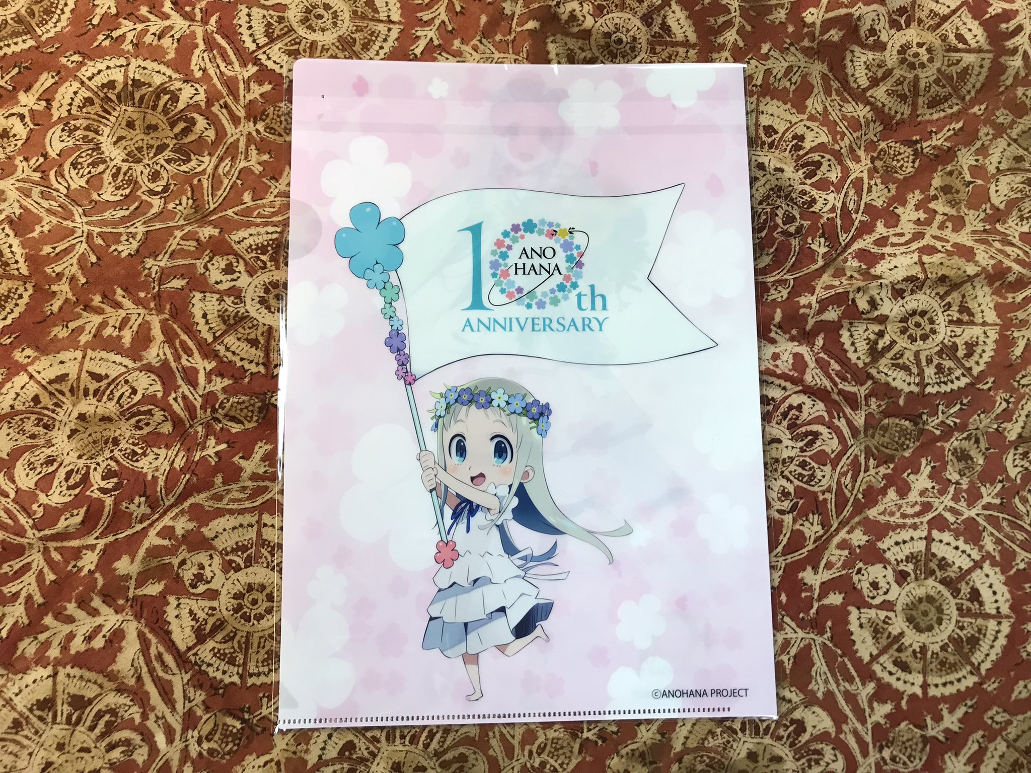 秩父市観光課 あの花 10周年コラボグッズ登場 秩父アニメツーリズム実行委員会オリジナルイラストのグッズ第1弾として めんま10thクリアファイル が予定を早目本日より発売します 販売店は秩父地場産センター 道の駅ちちぶとなります 両面どちら