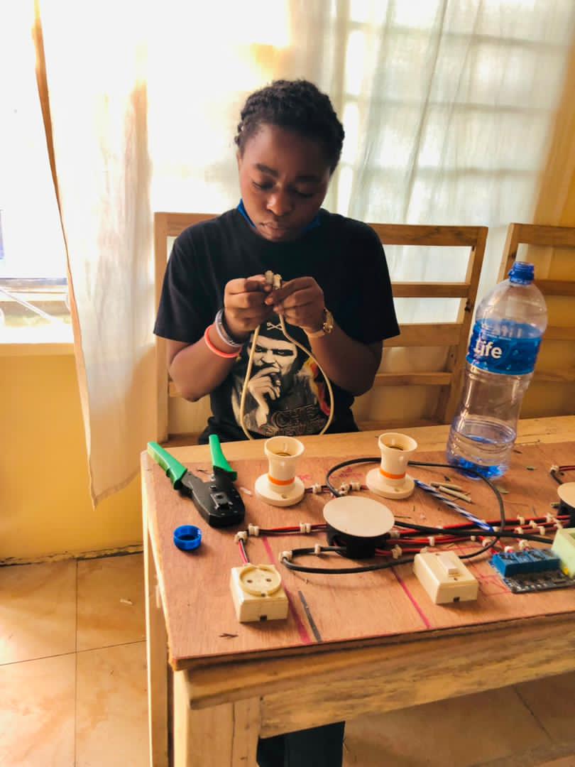 Cablage réseau |√√  l'apprentissage accompagner par la pratique. 
<a href="/MDJeunes/">La Maison Des Jeunes du Burundi</a>