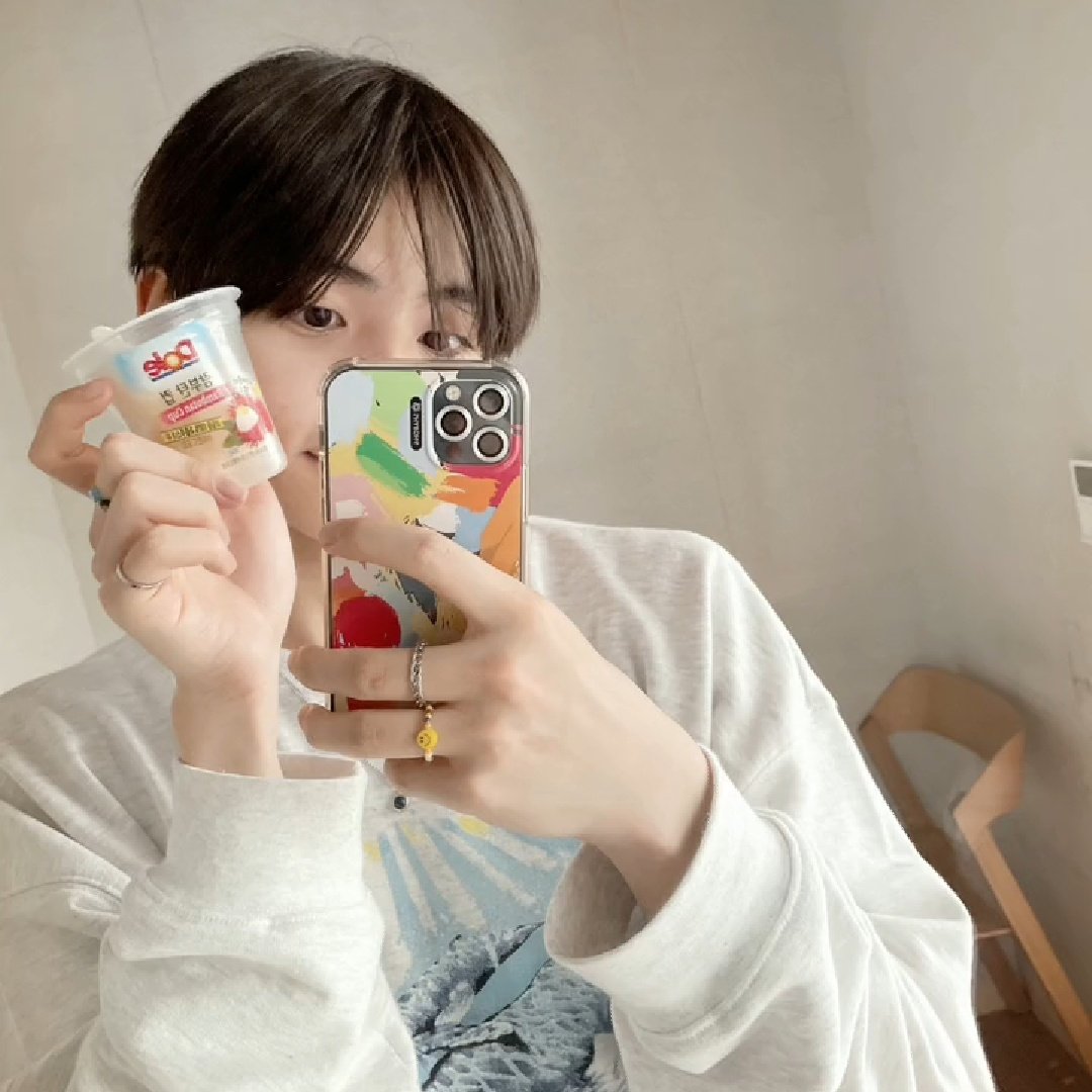 sangwonflirts's tweet photo. don't touch me im crying 😭 #SANGWON https://t.co/5d3NXRHryx