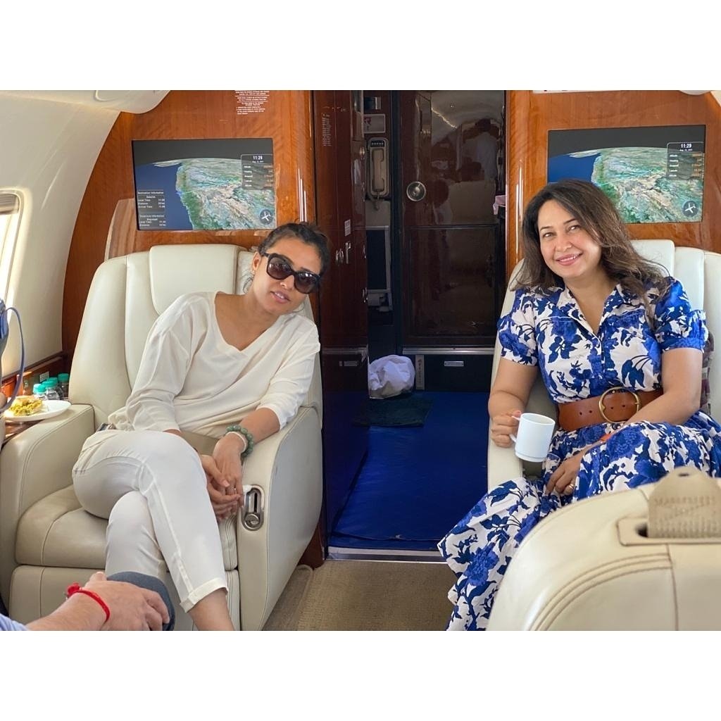 Karimnagar_GFC's tweet image. Super ⭐ @urstrulymahesh with her family Off to the land of sun, sea and surf! 🏖️ #GoaCalling #BonVoyage

 #gautamghattamaneni #sitaraghattamaneni 

#SarkaruVaariPaata  #SSMB28