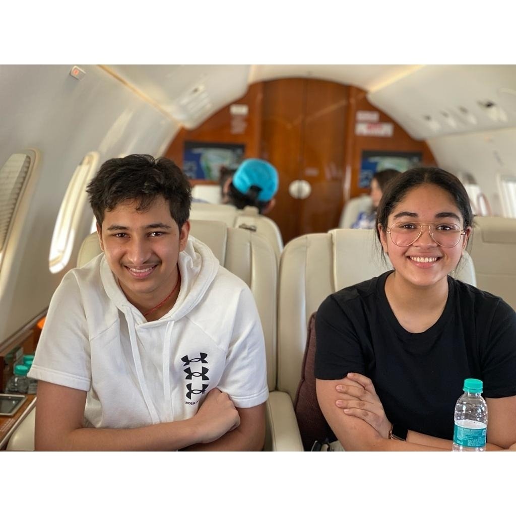 Karimnagar_GFC's tweet image. Super ⭐ @urstrulymahesh with her family Off to the land of sun, sea and surf! 🏖️ #GoaCalling #BonVoyage

 #gautamghattamaneni #sitaraghattamaneni 

#SarkaruVaariPaata  #SSMB28