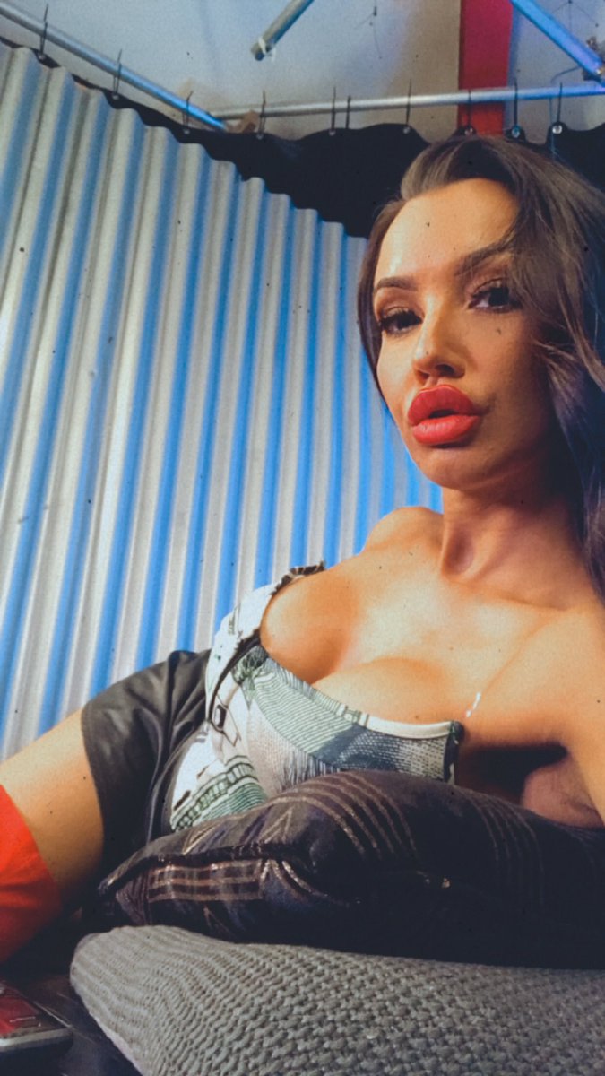 rochelleryanbs's tweet photo. Good morning guys ππ
Cum join me @BabestationTV
#redboots #bootlovers #babestation #tvmodel https://t.co/Fx3Vg0n6NQ