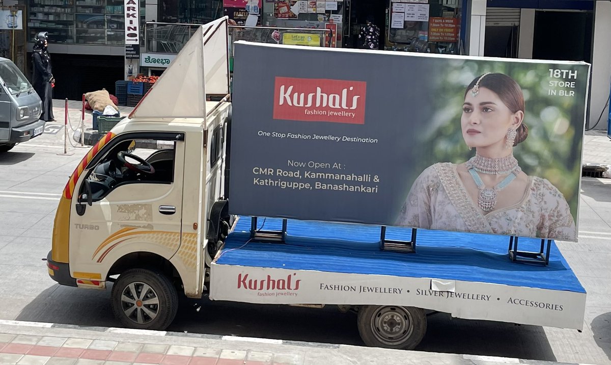OutdoorSave's tweet photo. @BBMPCOMM Yes is the vehicle advertisement allowed in Bangalore city is this vehicle got permit https://t.co/hCs3bWMCgc