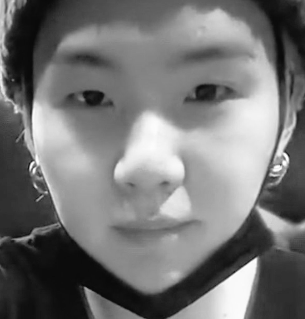 4DaLuvOfMYoongi's tweet photo. Interrupting your scrolling to bring you dumpling cheeks
#BTSSUGA #dumplingcheeks https://t.co/QwYbUluCda