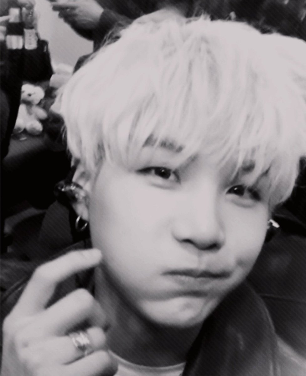 4DaLuvOfMYoongi's tweet photo. Interrupting your scrolling to bring you dumpling cheeks
#BTSSUGA #dumplingcheeks https://t.co/QwYbUluCda