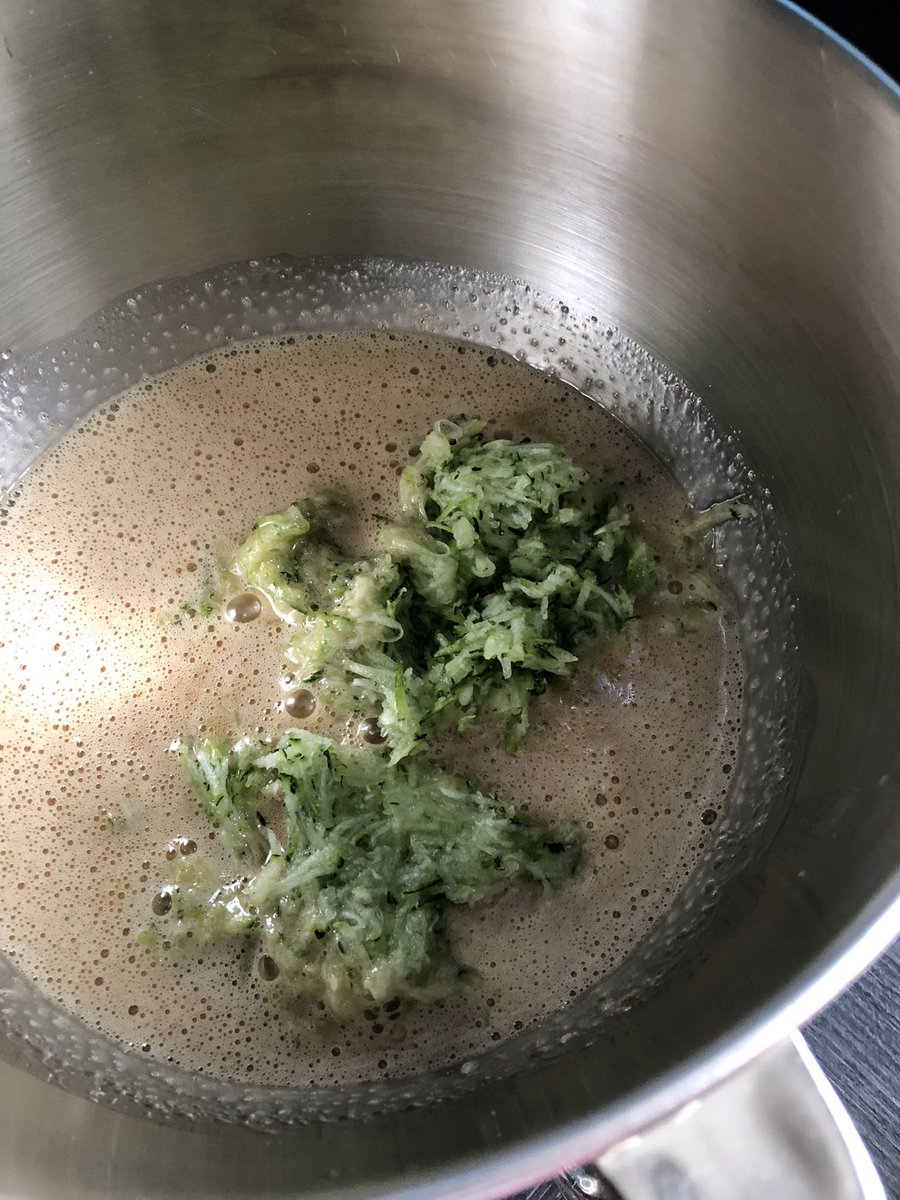 bethI3n4's tweet photo. Zucchini hasil kebun dibikin cake super yummi juicy. Nggak ada foto cantik cakenya krn itu irisan cuman test rasa & cakenya seloyang besar dibawa ke tmp kerja #baking #zucchinicake https://t.co/eXXbccB6eG
