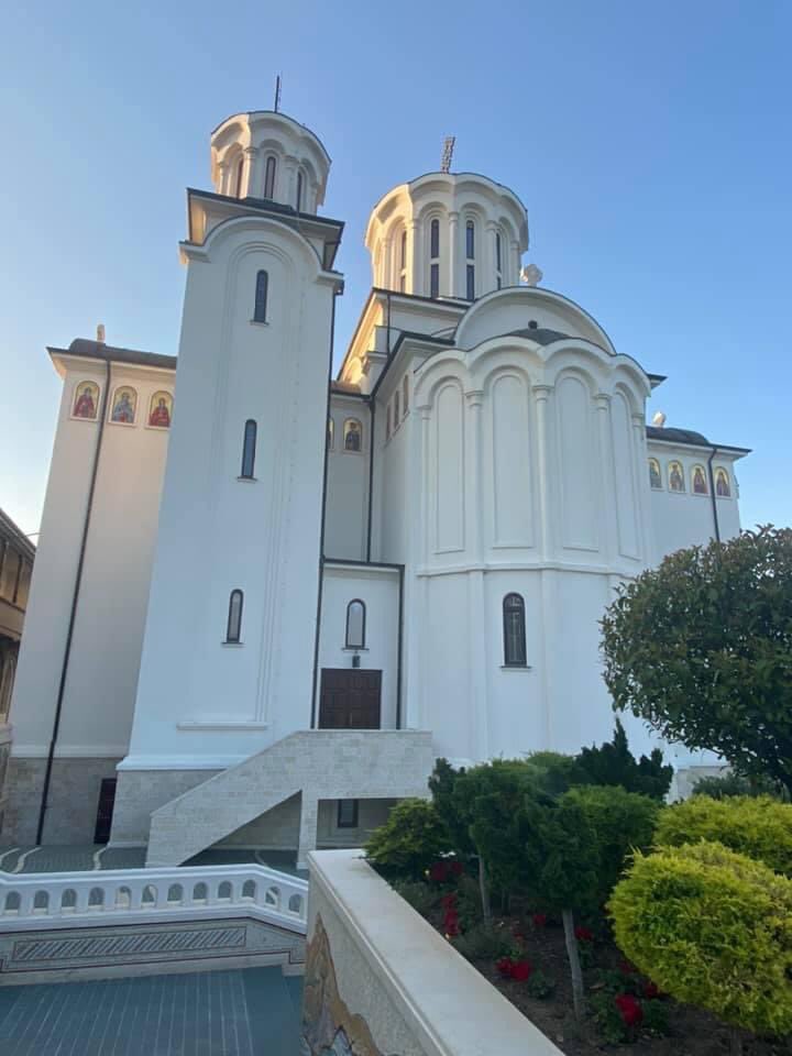 Travel_2Romania's tweet photo. Plimbare prin curtea Manastirii Sfanta Maria din #Techirghiol! 🤗
Scenele din Noul Testament reprezentate în tehnica mozaic pe zidul de sprijin din curtea noii biserici a Mănăstirii Techirghiol au în comun apa, ca element reprezentativ al acestei zone #DiscoverRomania
#art https://t.co/drtlD7OdvM