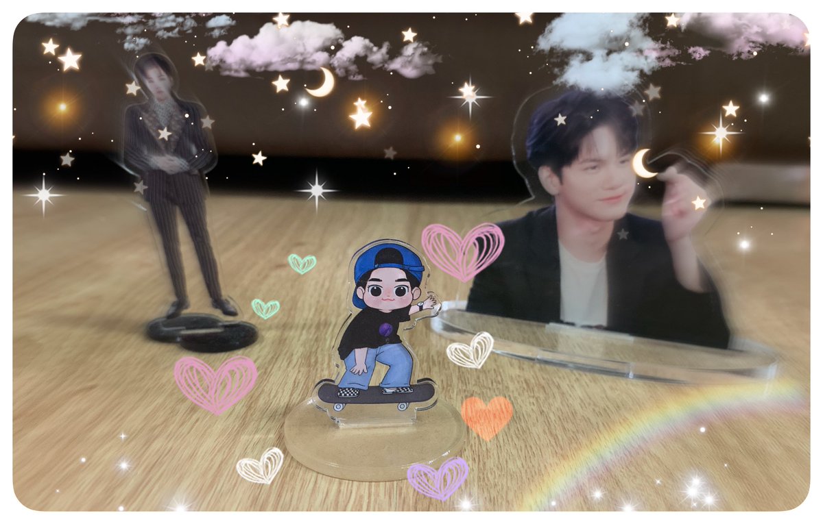 ongyeonqueens's tweet photo. น้องเป็นน่ารักอย่างไม่อาจหาที่ใดมาเปรียบ มาวางกับรุ่นพี่แล้วยิ่งเอ็นดู ขอบคุณมากเลยนะคะ ห่อมาอย่างดีมากเลย น่ารักไปหมด แม้แต้สติ๊กเกอร์ติดซองก็ยังลอกออกด้วยความเสียดาย 🤣 @welong_onge #TogetherWithONG https://t.co/470lqpnT90