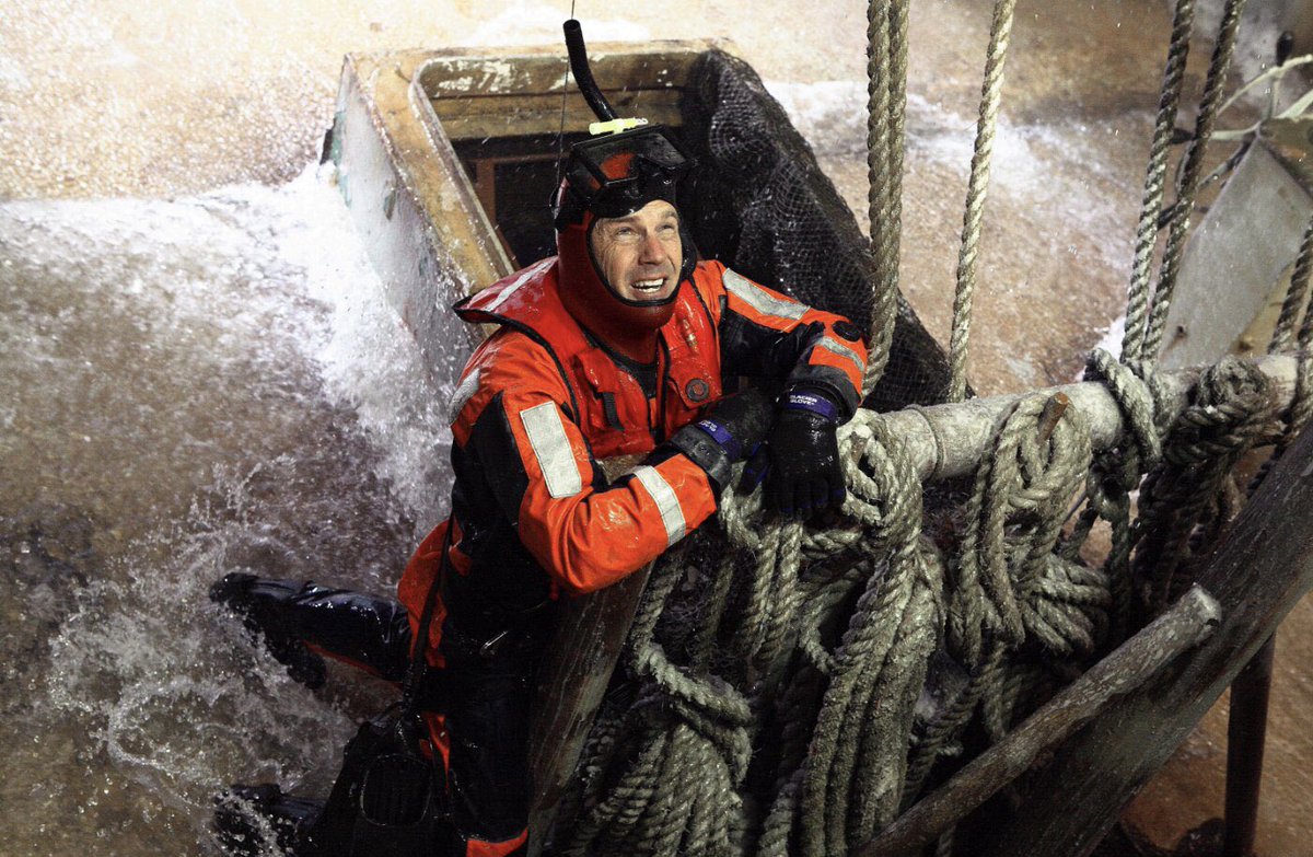 Спасатель фильм 2013. Мчс спасатели пожарные. Спасатель мчс. Спасатель фильм 2006. Кевин костнер спасатель.