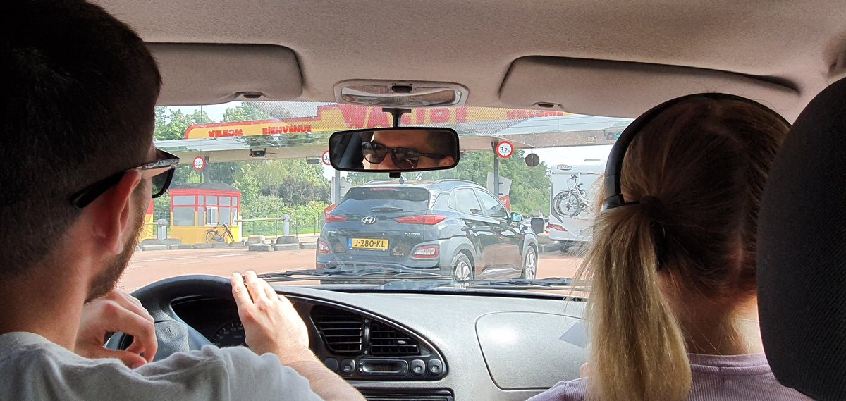 Whoop whoop lekker rollercoasteren met deze twee kinders😍💃🎊🥳