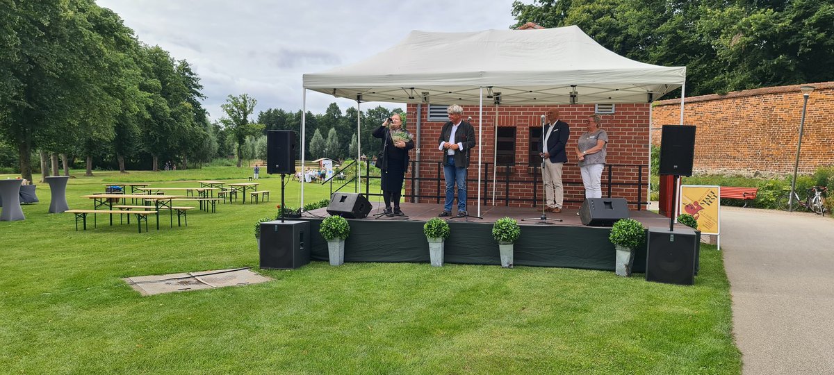 SteinekeCDU's tweet photo. Eröffnung "Open Air Gallery" in #Wittstock mit Bürgermeister #Gehrmann und Kreistagskollege Philipp #Wacker - Tolles Projekt für die Künstler, um sich zu präsentieren #steineke #fürsieda https://t.co/E2RrCRa8PU