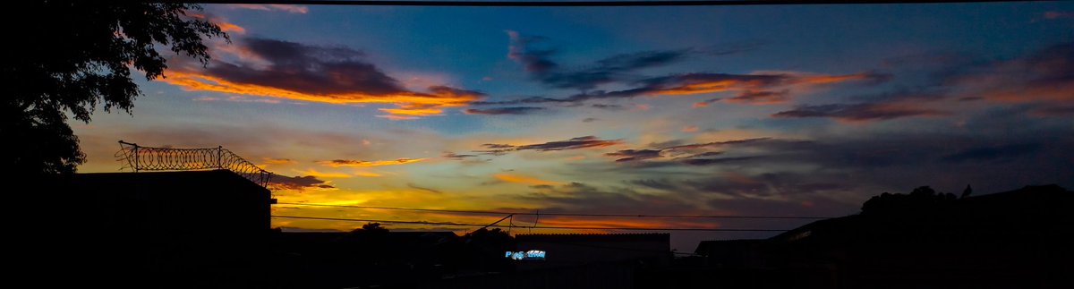 HVKINGS's tweet photo. Buenos días #ElSalvador 🇸🇻

#Sunrise #Photo #Photography #LandscapePhotography #sunriselovers #nature #naturelovers #Sky #Colors https://t.co/vXLJOrlFEC