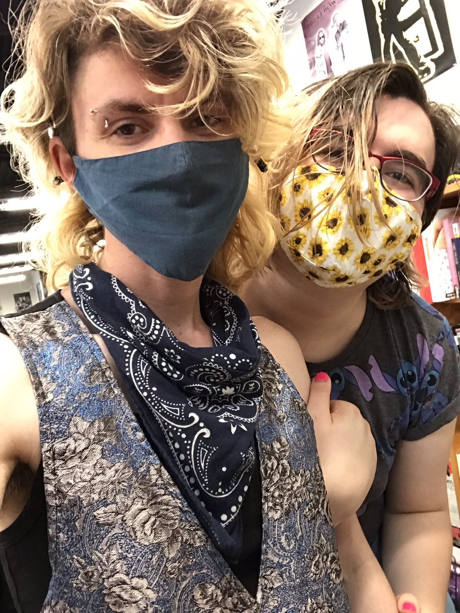 gouache_boy's tweet photo. 2 Pretty Best Friends 💕🏳️‍⚧️ @jdanni626 https://t.co/Krk07RocWV