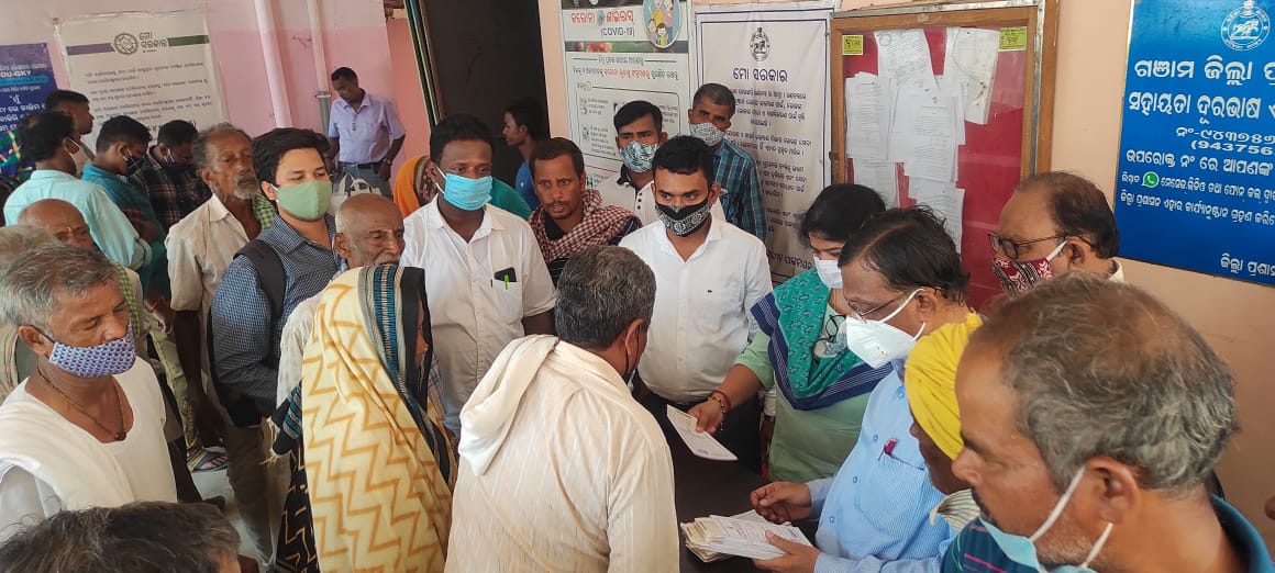 YSDIndia's tweet photo. More than 60 elderly vulnerable people included in the #NSAP pension scheme in Ch.Nuagaon and Tankachhai in #Purusottampur #Ganjam Thank you to the volunteer who facilitated the process to access and to the Gram Panchayat and Block Admin. for speedy  approval. #CRLR #APF https://t.co/nyxqwMJ3mY