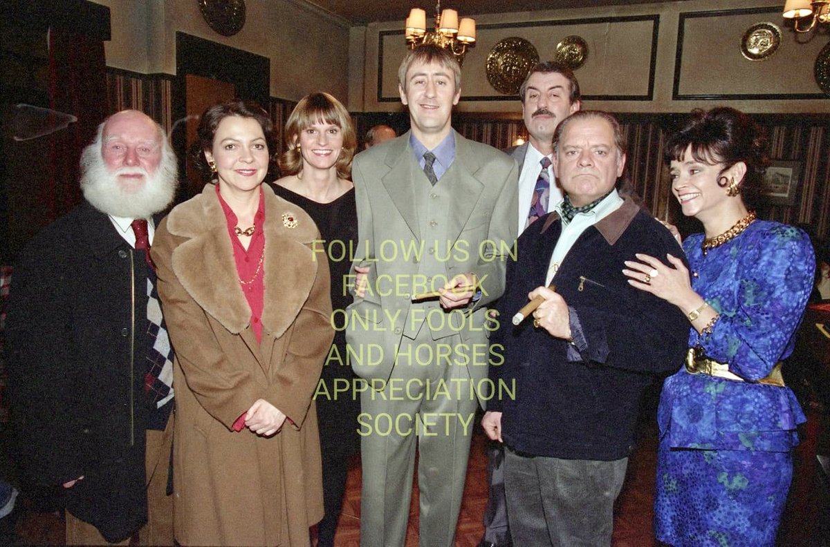 onlyfoolsnews's tweet image. At the end of filming the final pub scenes in time on our hands

#onlyfoolsandhorses #timeonourhands
