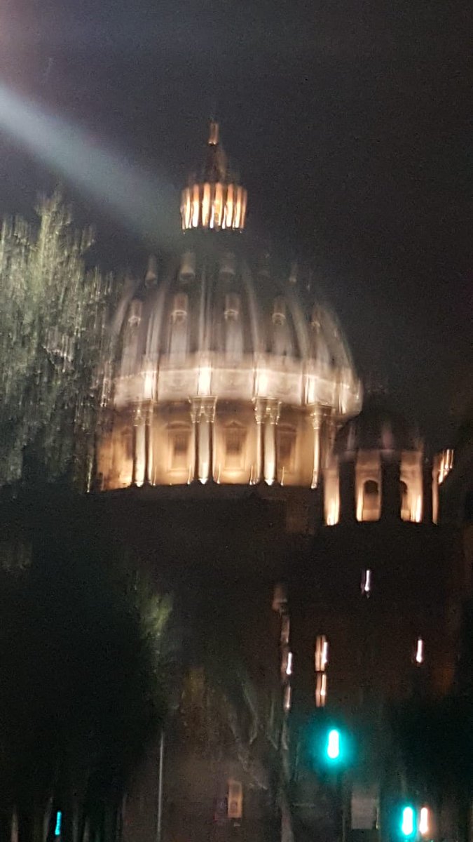 Aiutami, o Signore, a guardare al di là dell’impossibile umano, dove incomincia il tuo possibile. 
A non aver paura del male che vedo, anche se è tanto.
A pensare al bene che esiste,
anche se non sempre si vede.
