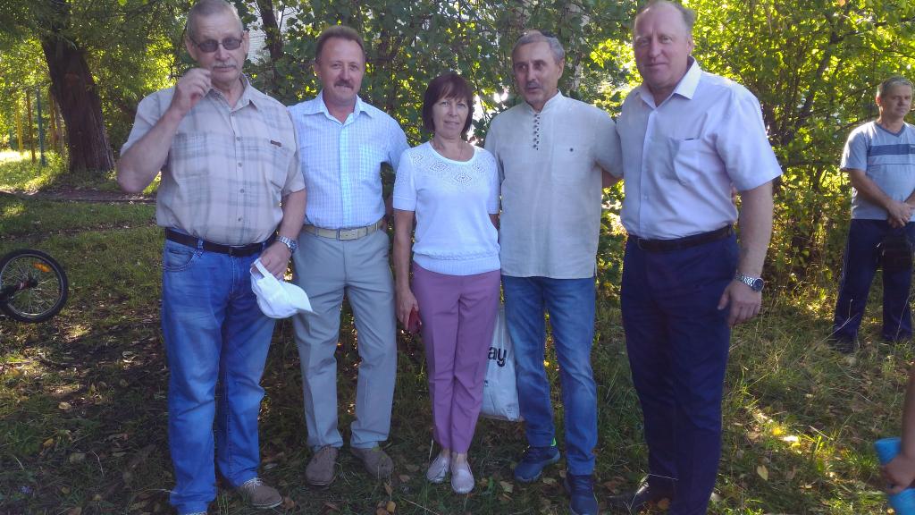 Поздравляю с Днем физкультурника тренеров, учителей физ.культуры, ветеранов спорта, спортсменов и всех родниковцев! Здоровья, побед и новых рекордов!