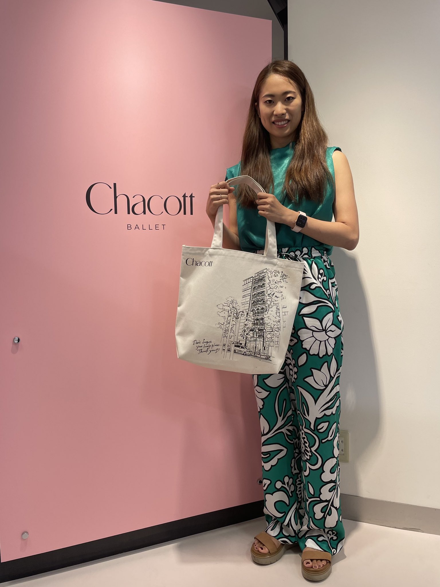 Chacott チャコット Rt Chacotthonten チェコ国立バレエ 団 プリンシパルの 藤井彩嘉 さんが T Co Amxbvwuqj8 ご来店くださいました メモリアルトートと一緒にパシャリ サイレントショットサウナをご愛用いただいており シューズ