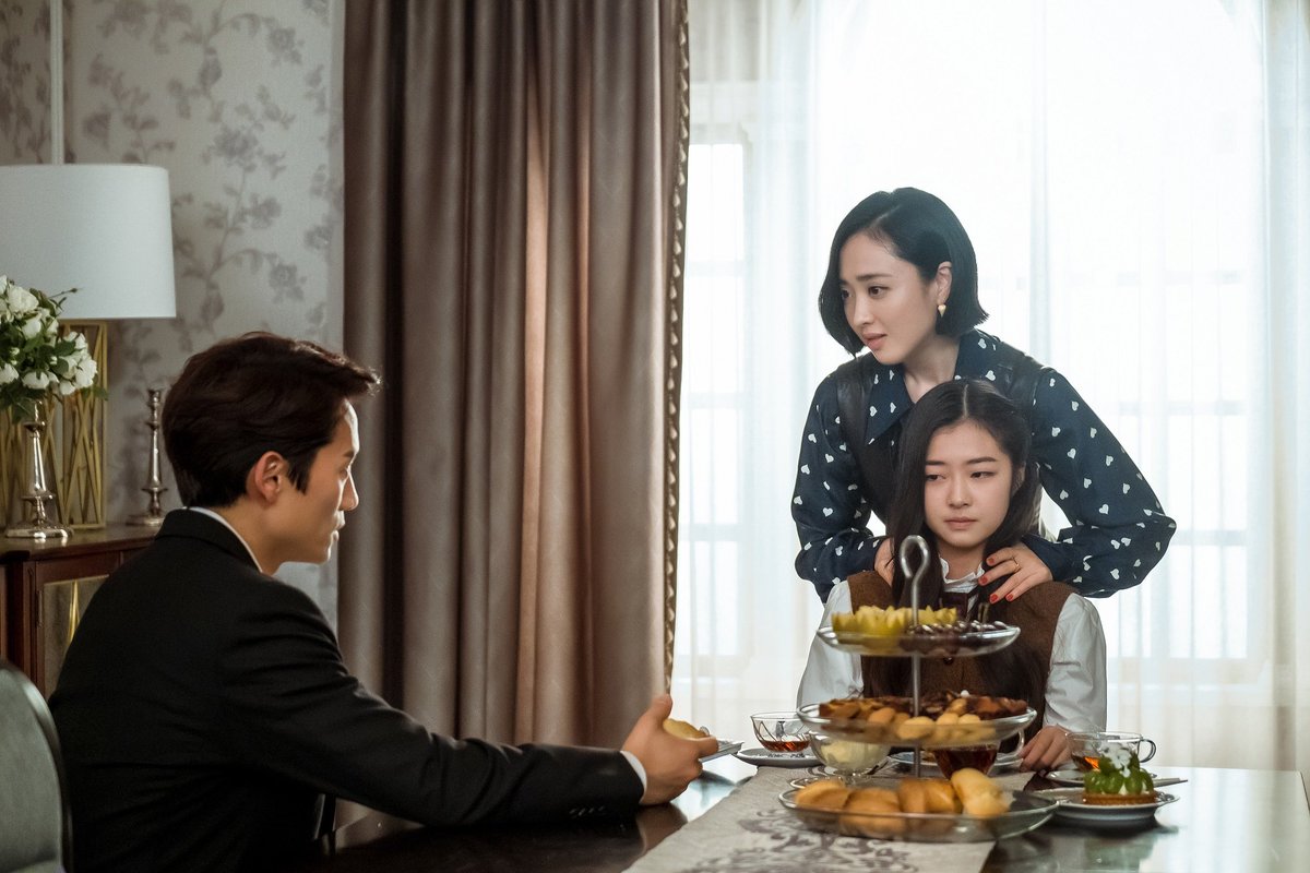 The devil chases his wife дорама. The devil chases his wife дорама. дьявольский судья сериал 2021. чжи сон дьявольский судья. демон дорама постер.