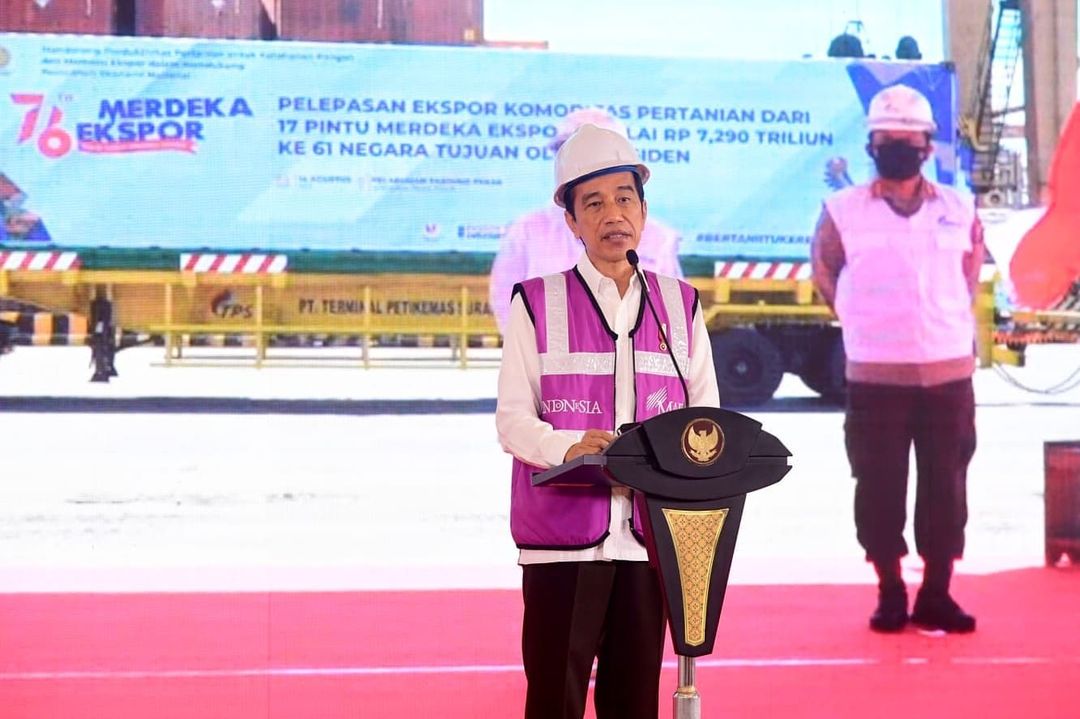 RokhanaSti's tweet photo. Presiden @jokowi saat berpidato dalam acara Pelepasan Merdeka Ekspor Pertanian secara Virtual dari Istana Bogor. Acara ini dilakukan serentak di 17 pelabuhan laut dan udara di 17 Provinsi pada hari sabtu 14 Agustus 2021.
#bertaniitukeren https://t.co/mpNONlbF2l