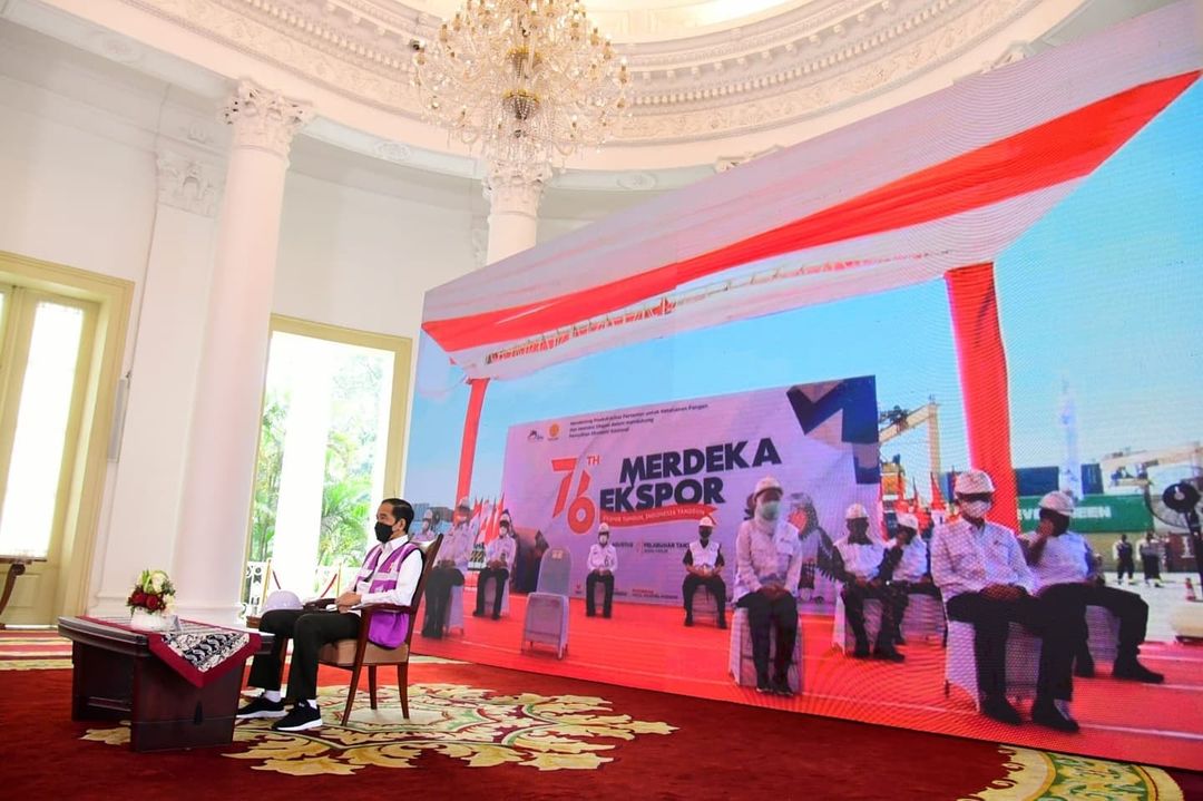 RokhanaSti's tweet photo. "Sektor pertanian merupakan salah satu sektor yang mampu bertahan dari hantaman pandemi. Ekspor pertanian di tahun 2020 seperti yang disampaikan oleh Mentan, mencapai Rp451,8 triliun, naik 15,79 persen dibandingkan tahun 2019 yang angkanya Rp390,16 triliun."
#bertaniitukeren https://t.co/jvchXuwqll
